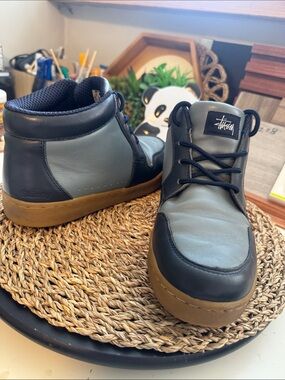 Super Rare STUSSY Mid top sneakers